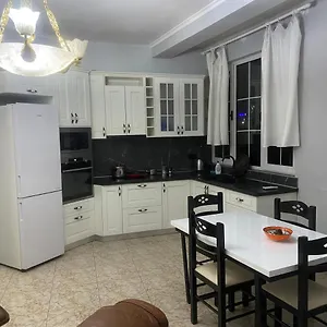 White , Tiran Arnavutluk